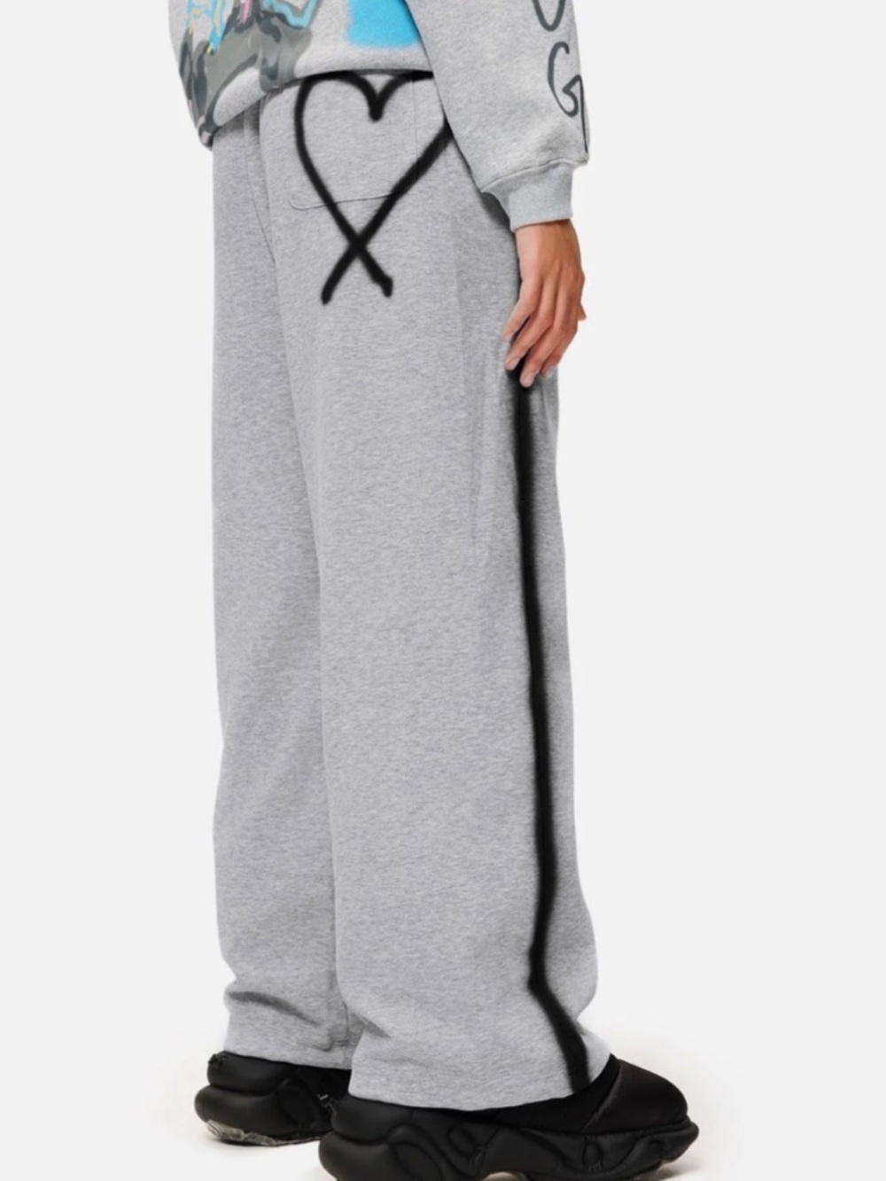 AELFRIC EDEN GRAFFITI HEART BAGGY SWEATPANTS